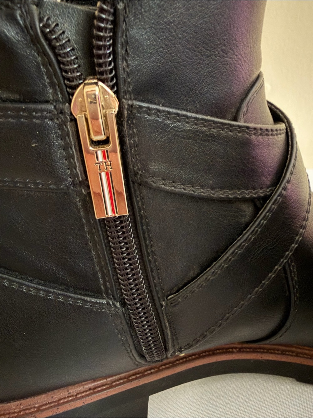 Tommy Hilfiger Black Leather Strap Ankle Boots with Gold Logo - Picture 5 of 7